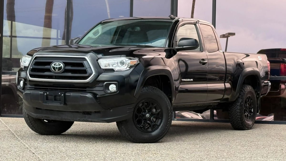 Used 2023 Toyota Tacoma SR5 w/ SX Package AWD/4WD image 2