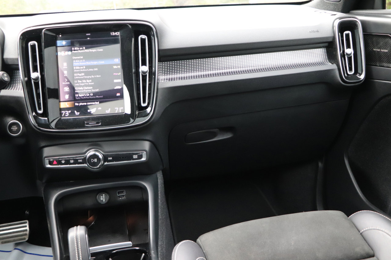 Used 2021 Volvo XC40 T5 R-Design w/ Advanced Package image 15