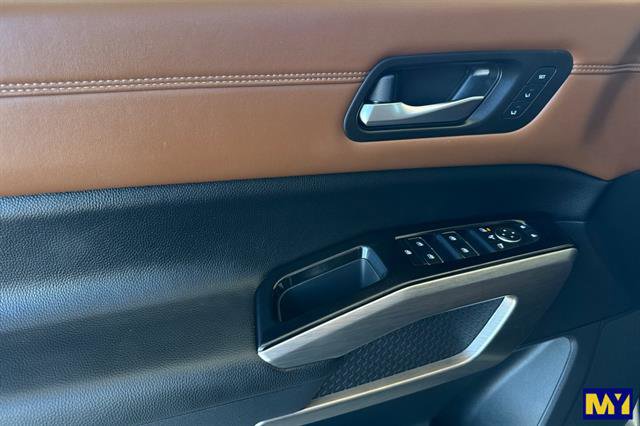 Used 2023 Nissan Pathfinder Platinum image 11