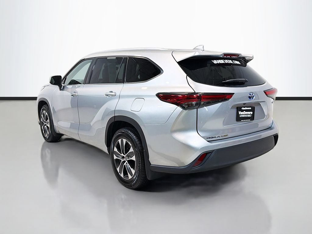 Used 2022 Toyota Highlander XLE AWD/4WD image 7