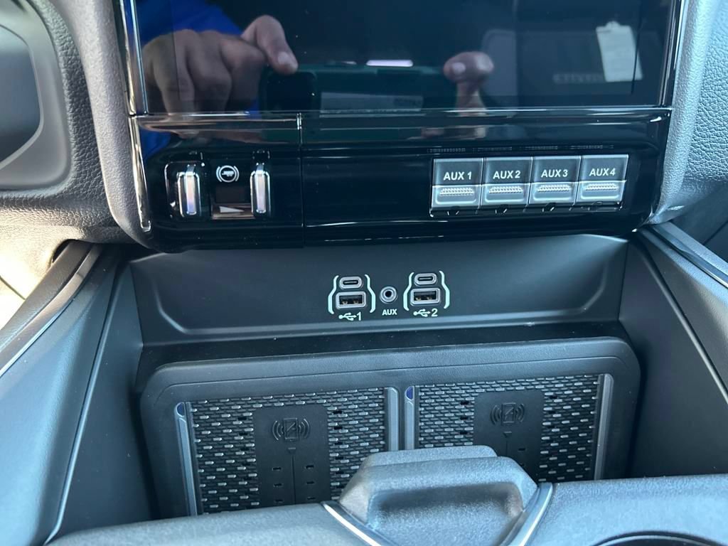 New 2026 RAM 2500 Laramie AWD/4WD image 18