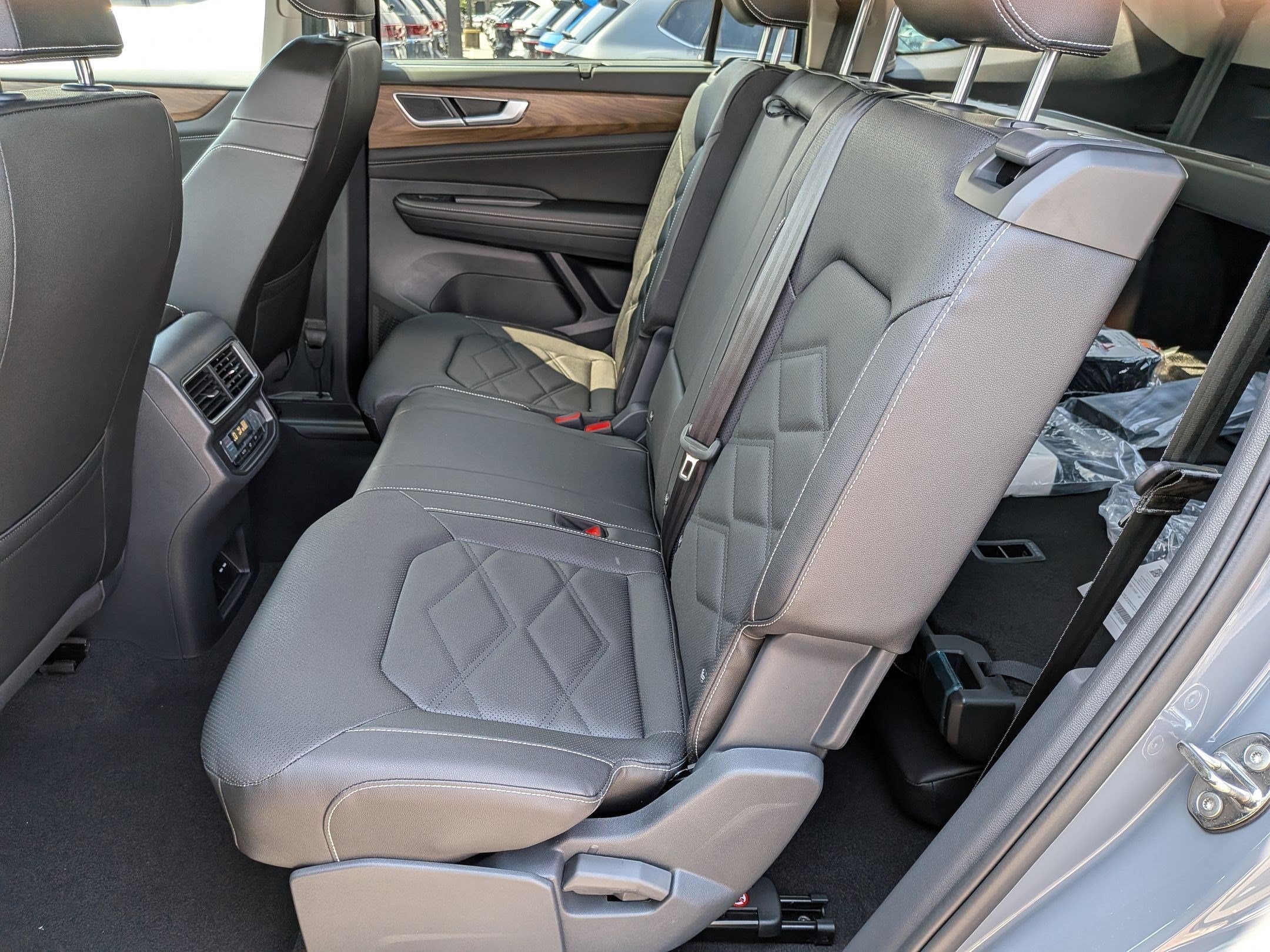 New 2026 Volkswagen Atlas SE FWD image 28