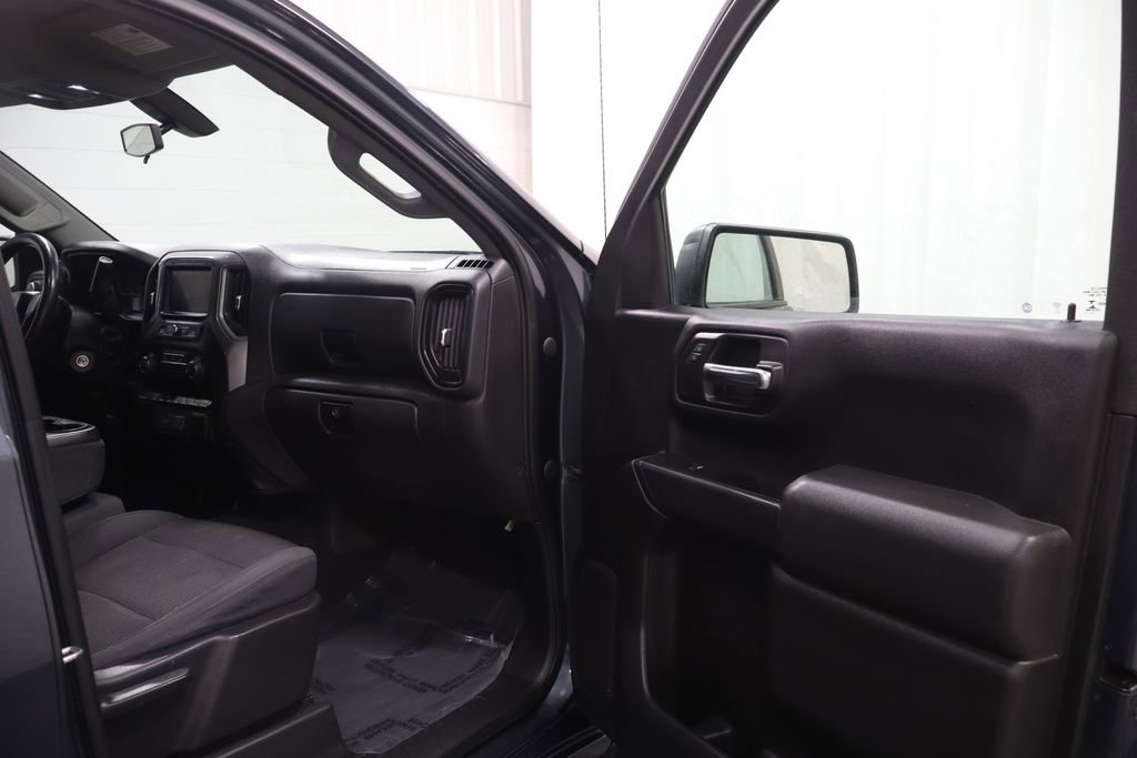Used 2020 Chevrolet Silverado 1500 Custom w/ Custom Value Package AWD/4WD image 16