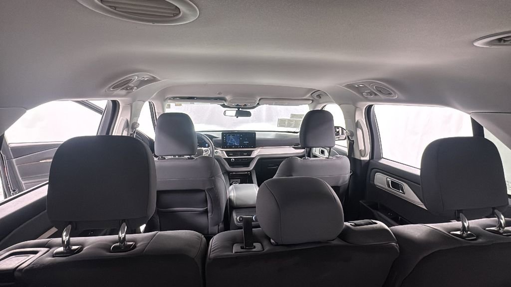 Used 2025 Ford Explorer Active image 35