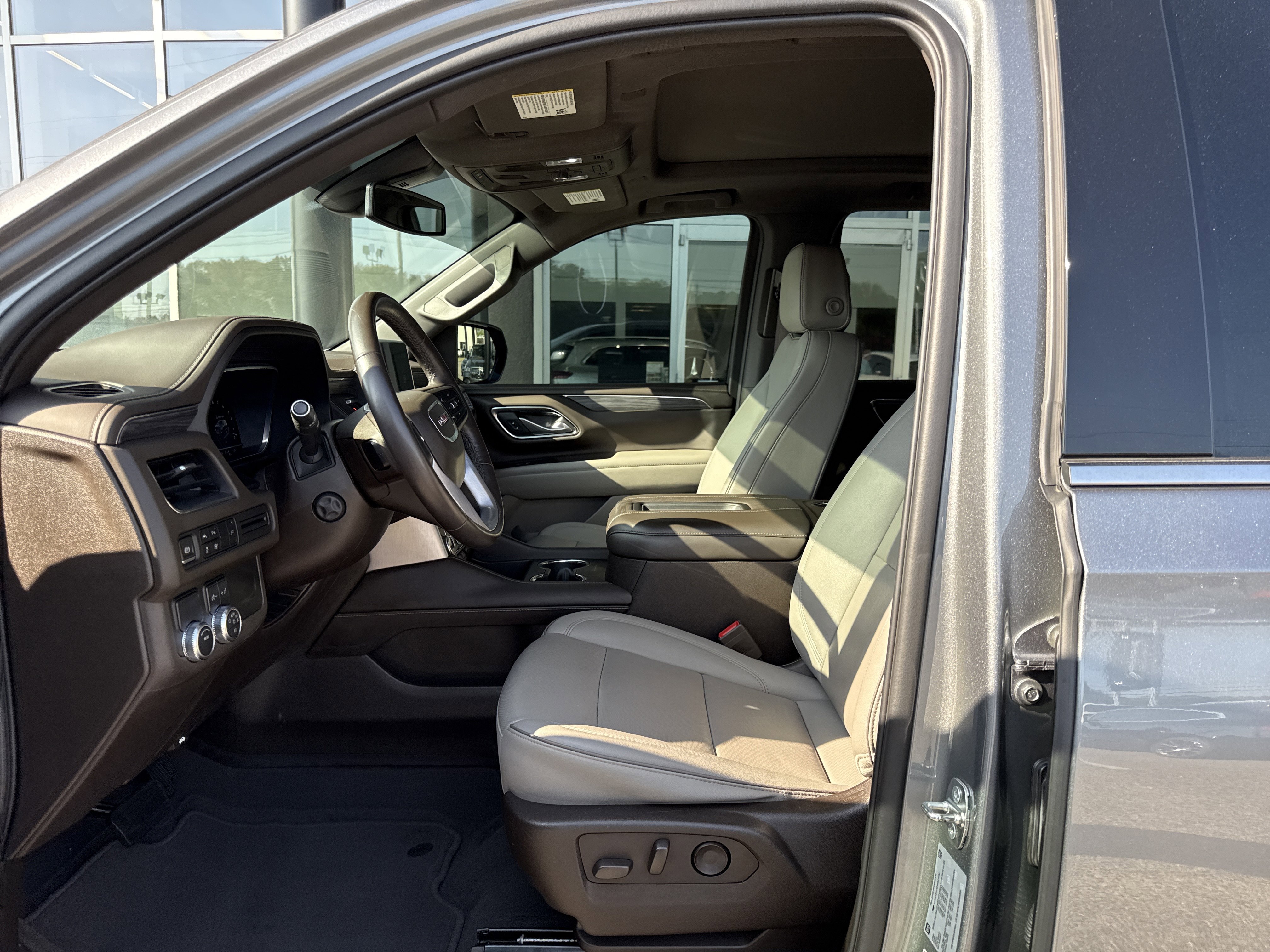 Used 2022 GMC Yukon SLT w/ SLT Luxury Package RWD image 10
