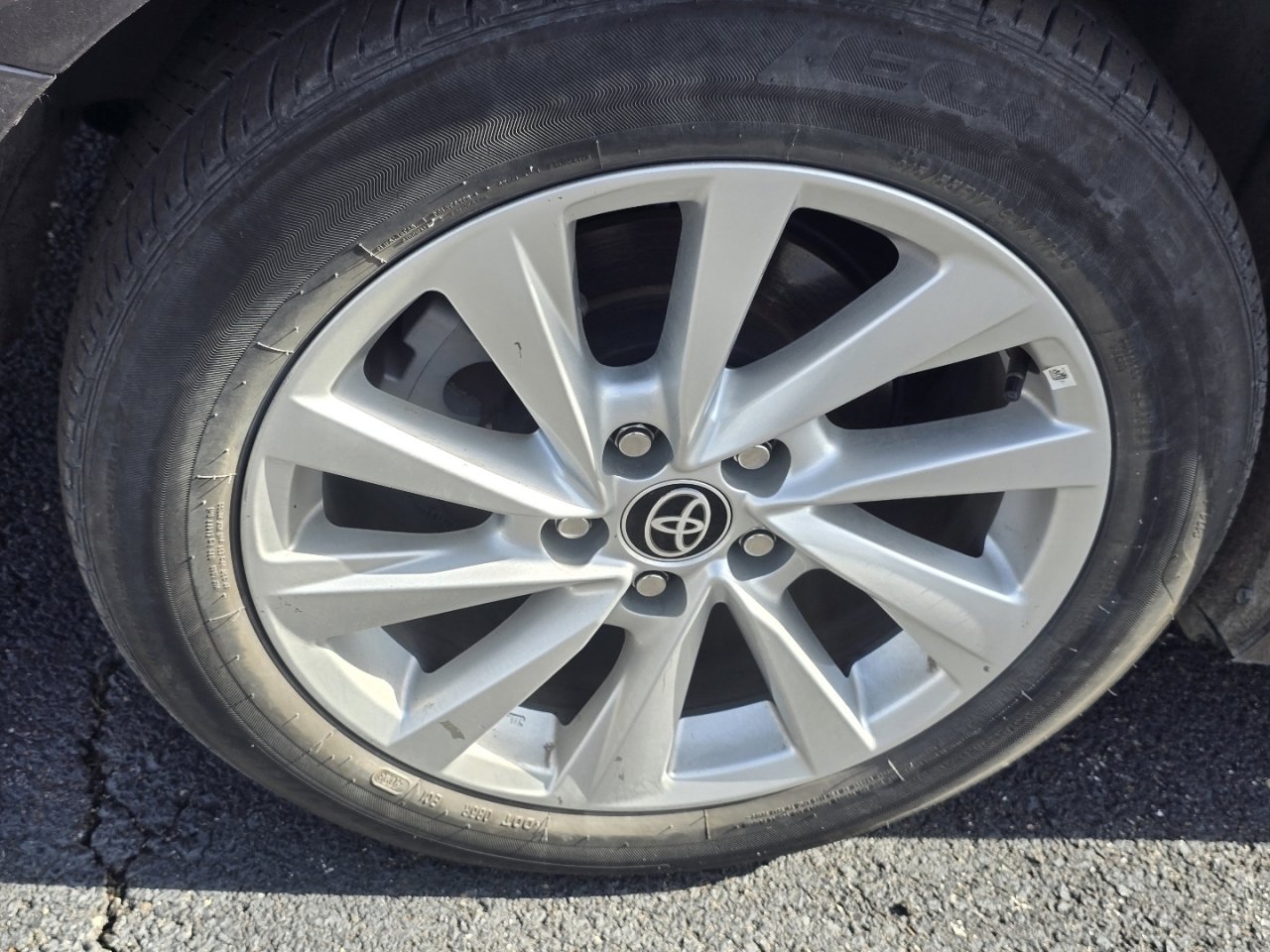 Used 2024 Toyota Camry LE FWD image 9