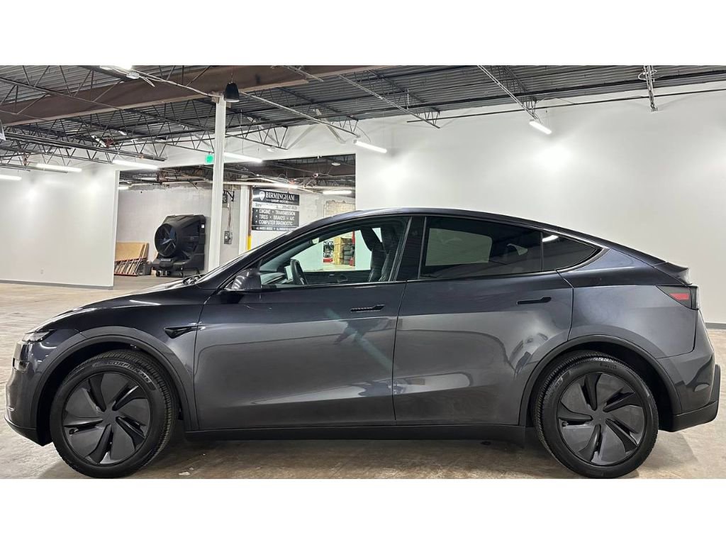 Used 2026 Tesla Model Y Long Range image 8