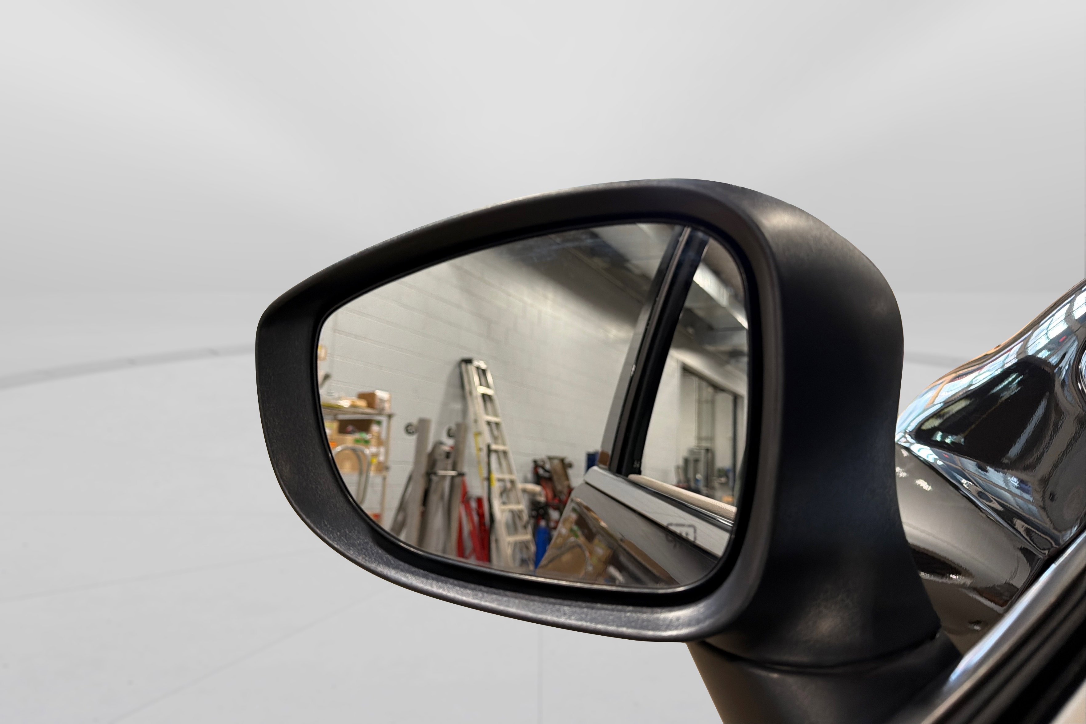 Used 2017 Chrysler Pacifica LX w/ Tire & Wheel Group FWD image 14