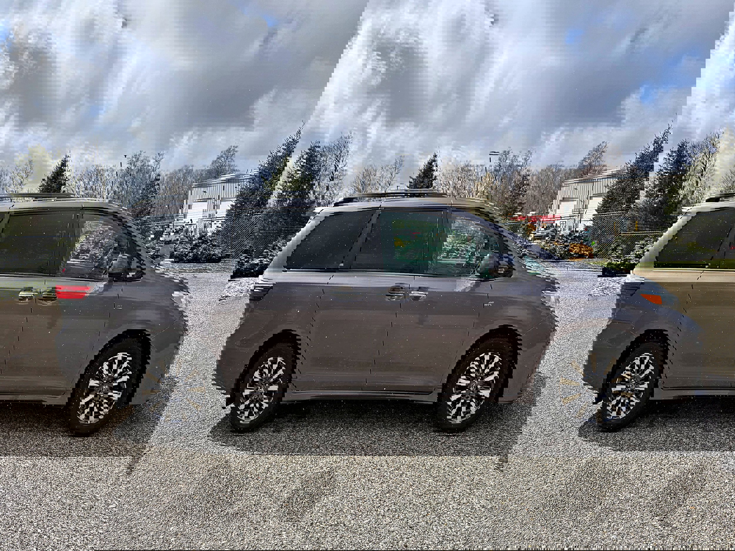 Used 2020 Toyota Sienna XLE w/ Carpet Mat Package image 10