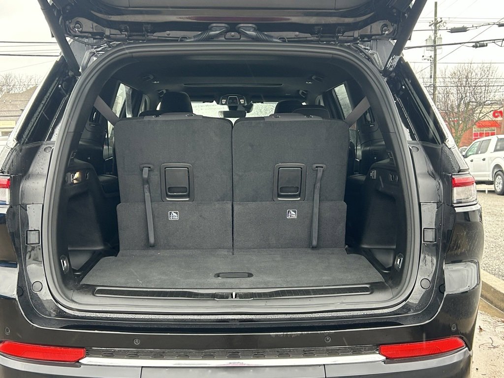 Used 2025 Jeep Grand Cherokee L Laredo w/ Luxury Tech Group I image 8