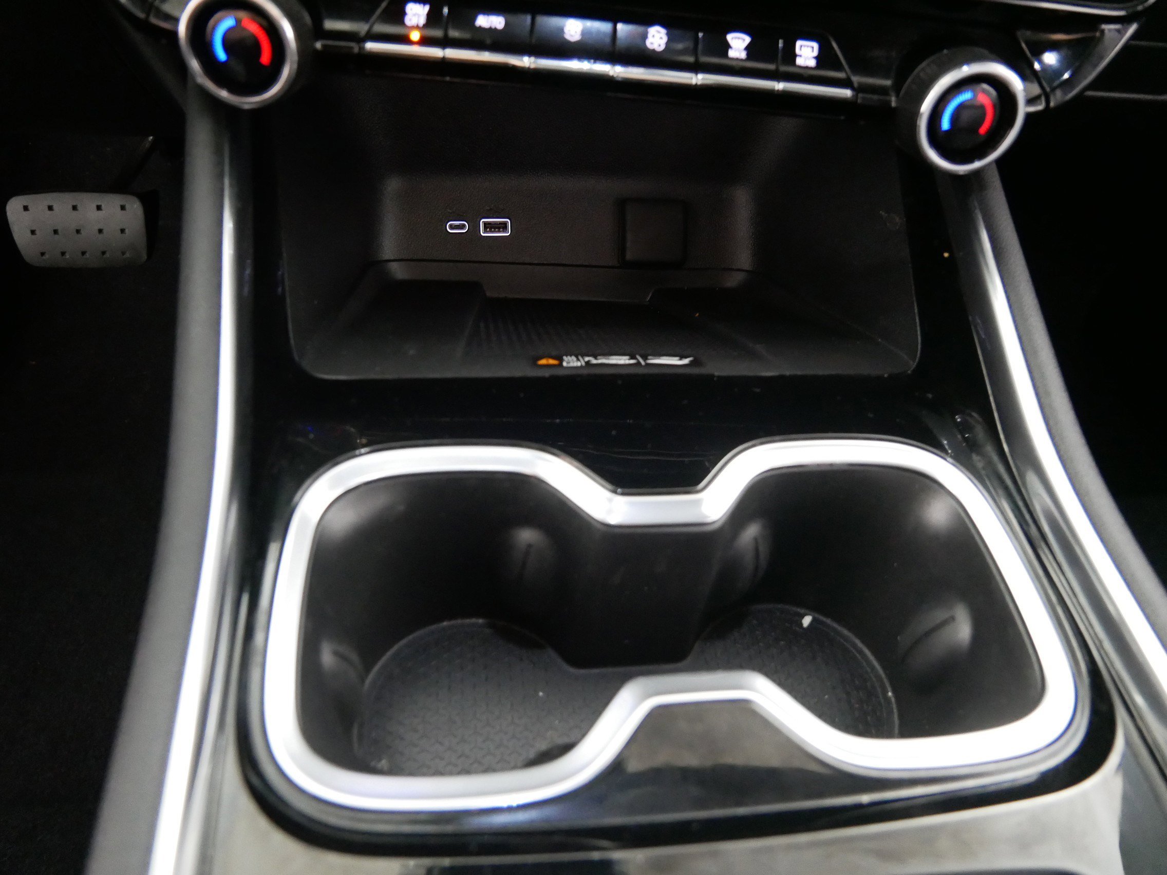 Used 2024 Chevrolet Traverse RS w/ LPO, Floor Liner Package image 30