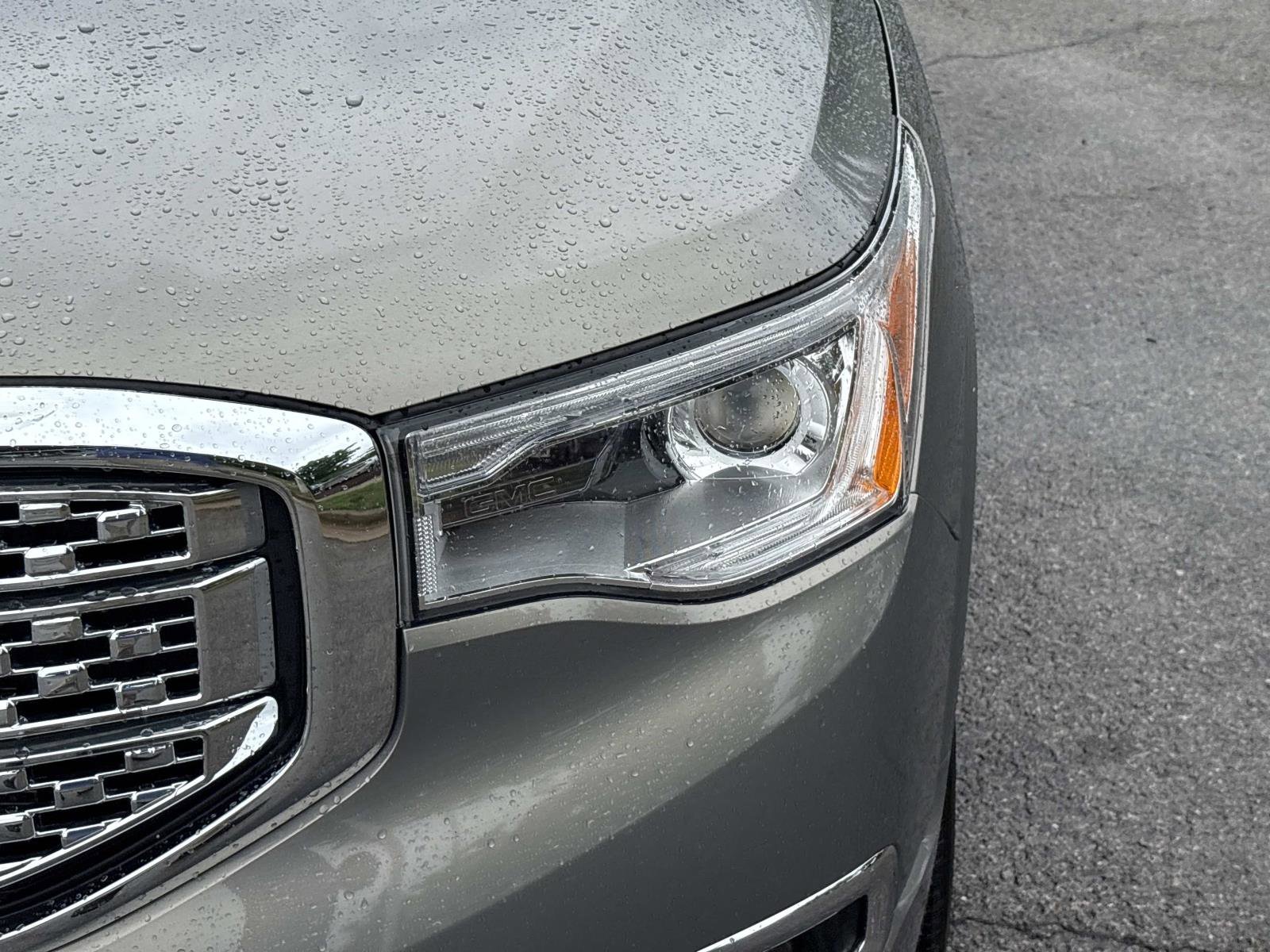Used 2019 GMC Acadia Denali w/ Technology Package FWD image 11