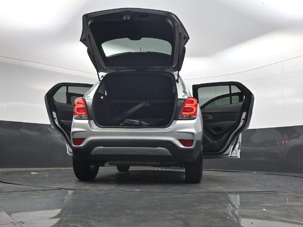 Used 2020 Chevrolet Trax LT w/ LT Convenience Package FWD image 39