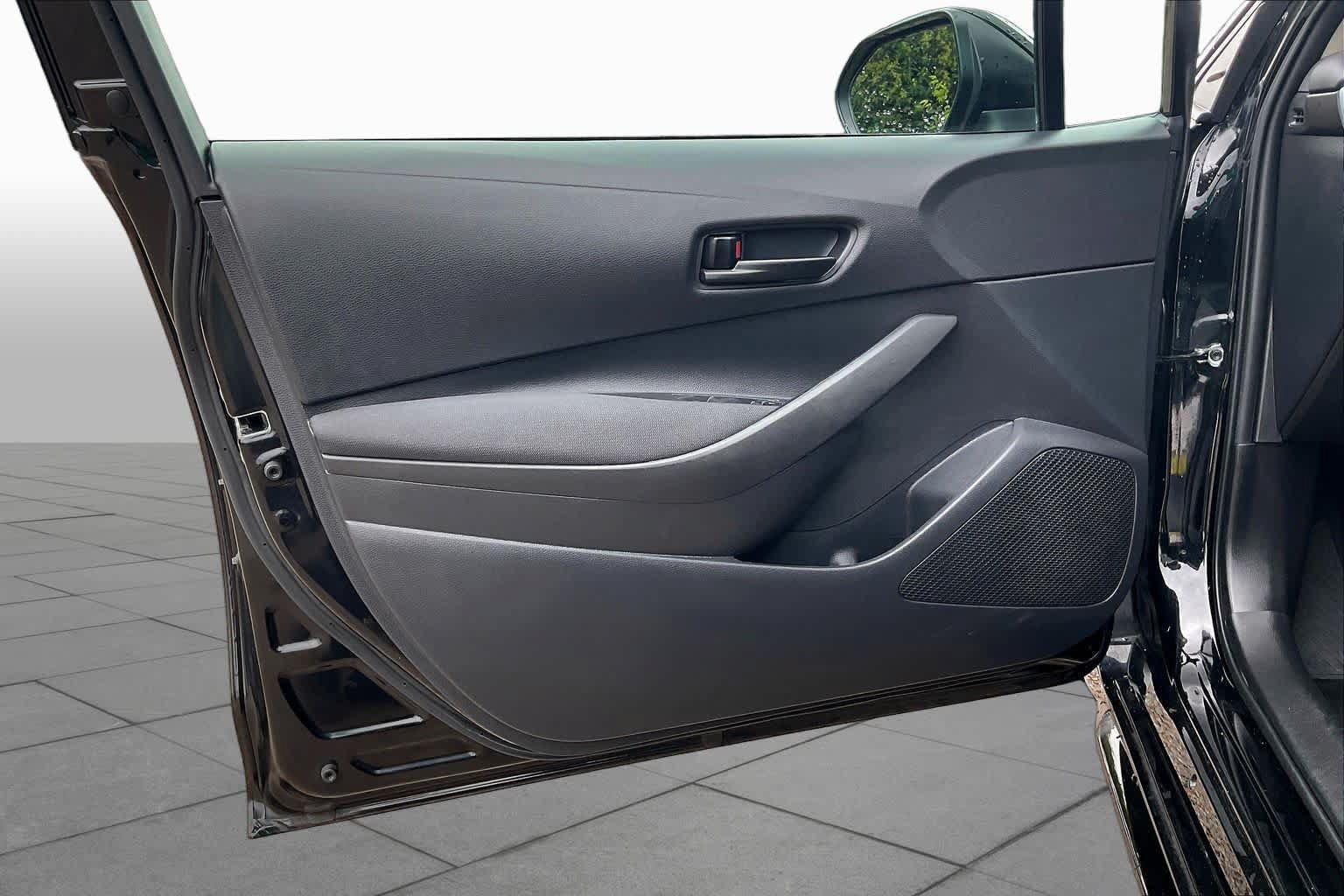 Used 2025 Toyota Corolla LE FWD image 21