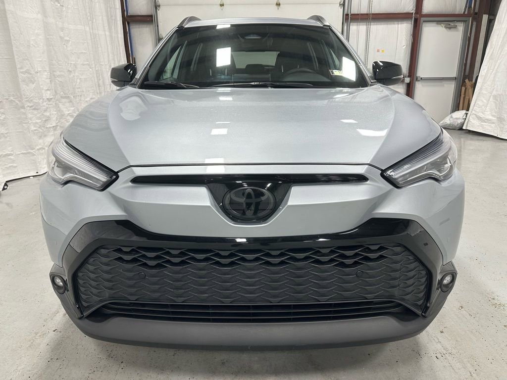 Used 2025 Toyota Corolla Cross XSE w/ Convenience Package image 2