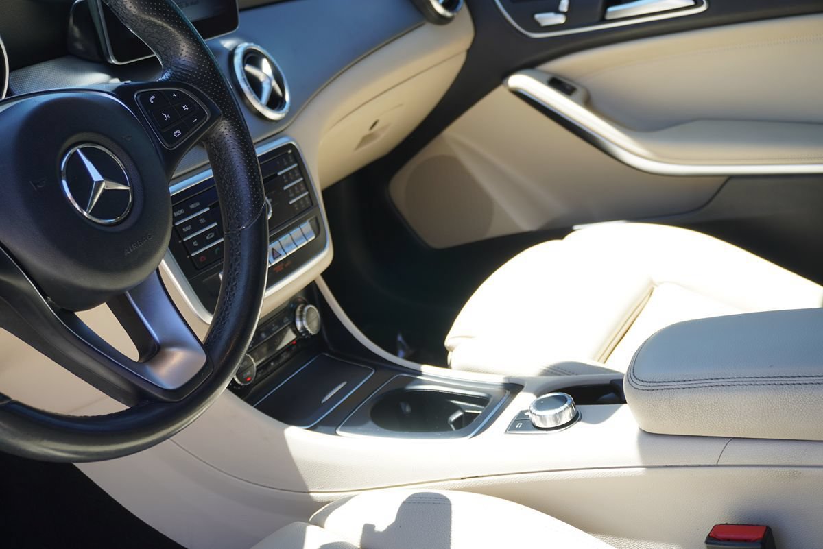 Used 2018 Mercedes-Benz CLA 250 image 24
