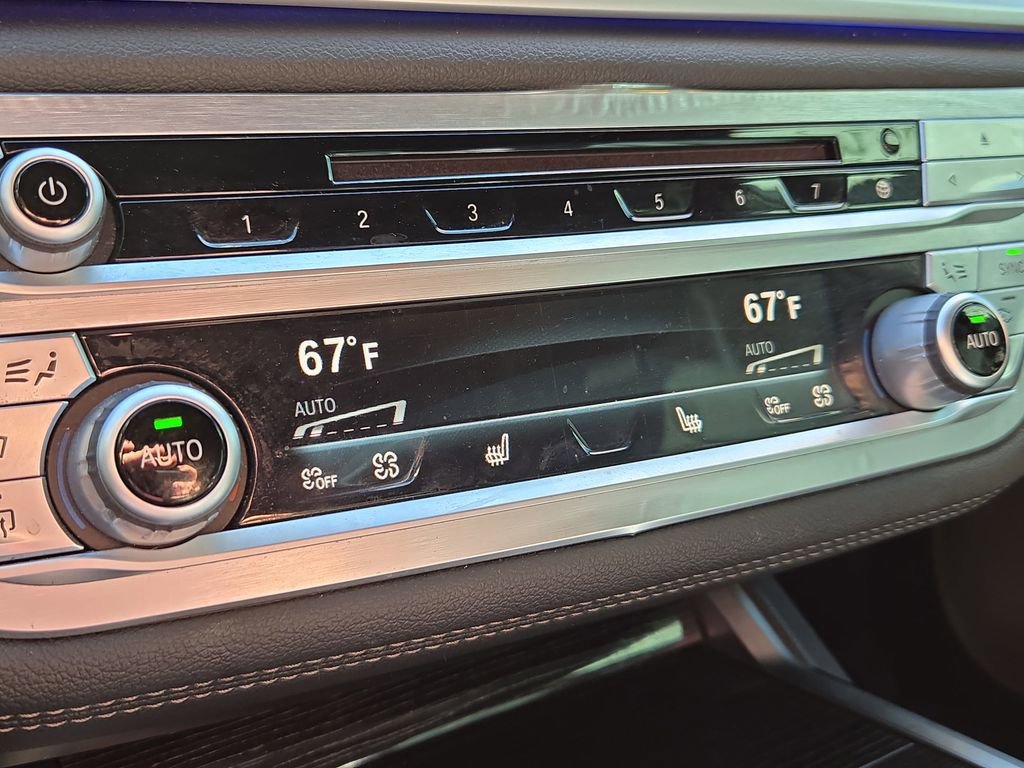 Used 2019 BMW 740i xDrive 740i xDrive w/ M Sport Package image 31