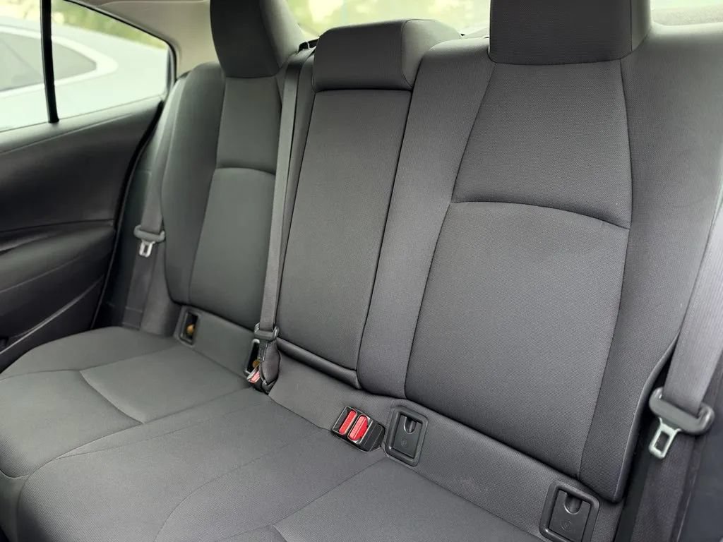 Used 2021 Toyota Corolla LE FWD image 18