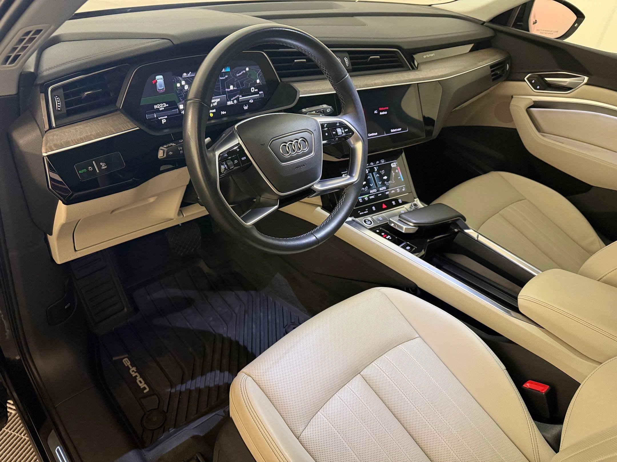 Certified 2024 Audi Q8 e-tron Premium Plus w/ Premium Plus Package AWD/4WD image 4