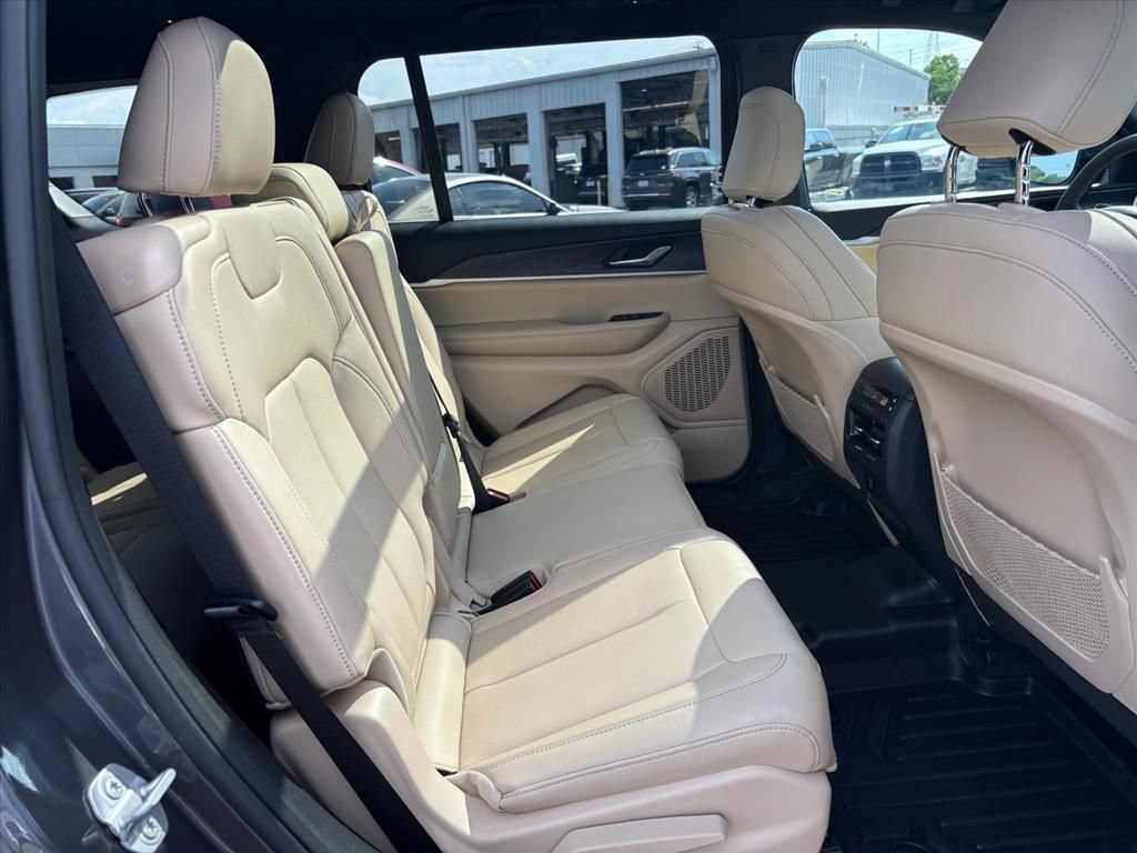 Used 2025 Jeep Grand Cherokee L Limited AWD/4WD image 15