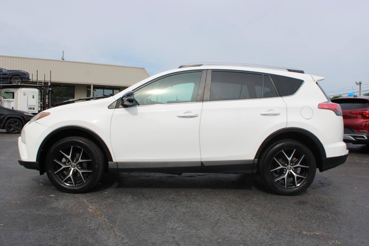 Used 2016 Toyota RAV4 SE FWD image 11