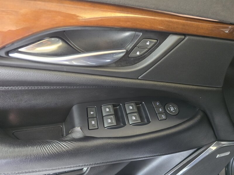 Used 2017 Cadillac Escalade ESV Premium Luxury AWD/4WD image 23