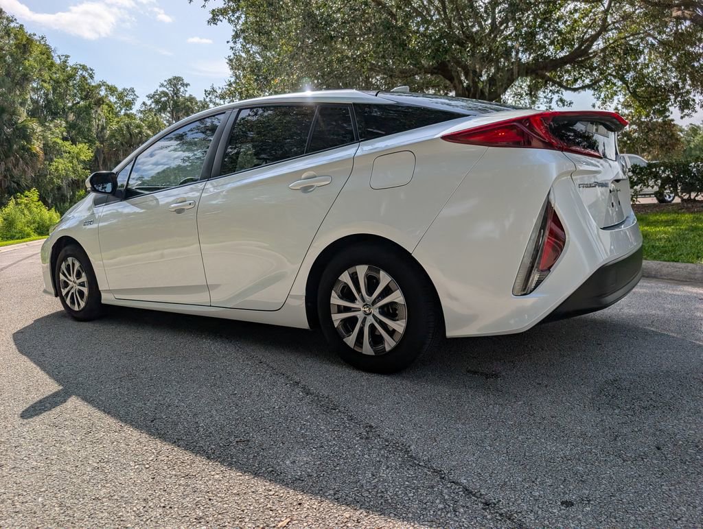 Used 2021 Toyota Prius Prime LE FWD image 5