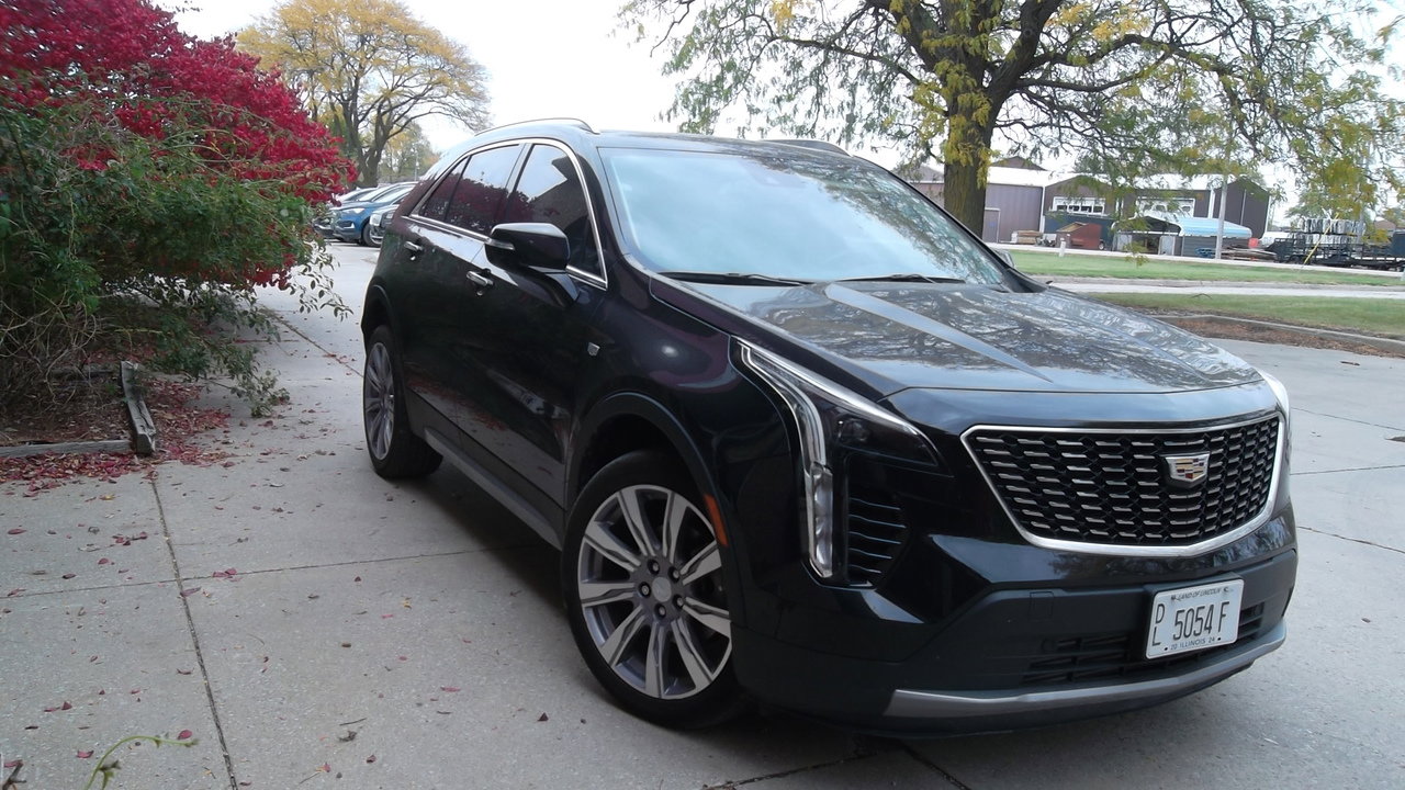 Used 2021 Cadillac XT4 Premium Luxury image 3