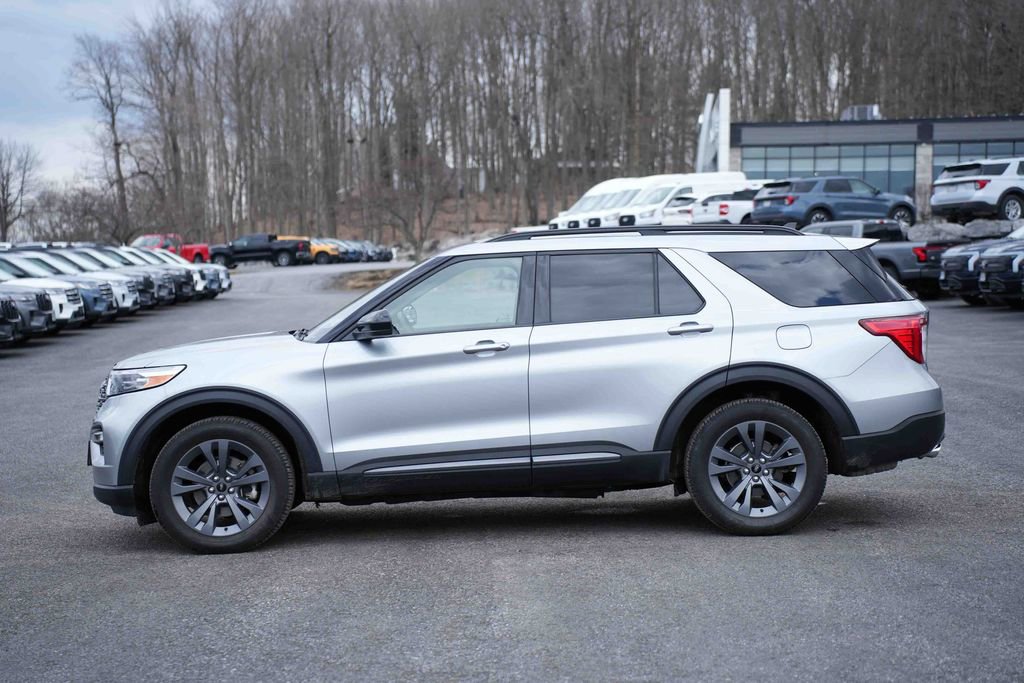 Certified 2023 Ford Explorer XLT w/ Equipment Group 202A image 8