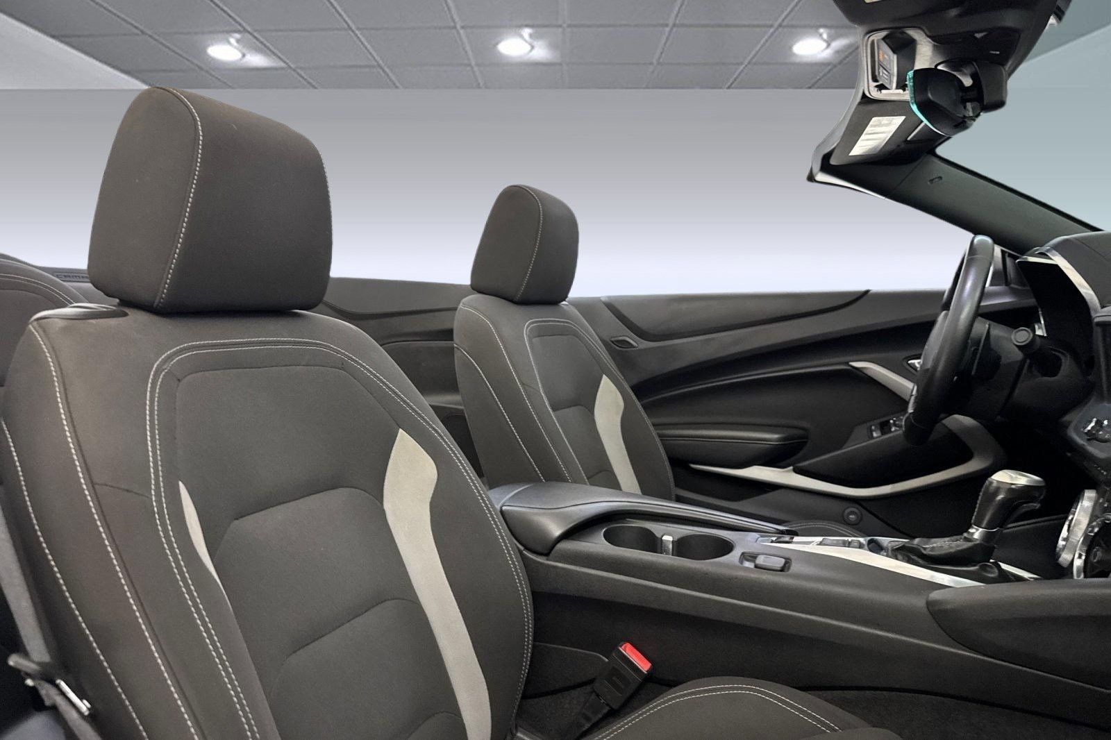 Used 2020 Chevrolet Camaro LT image 31