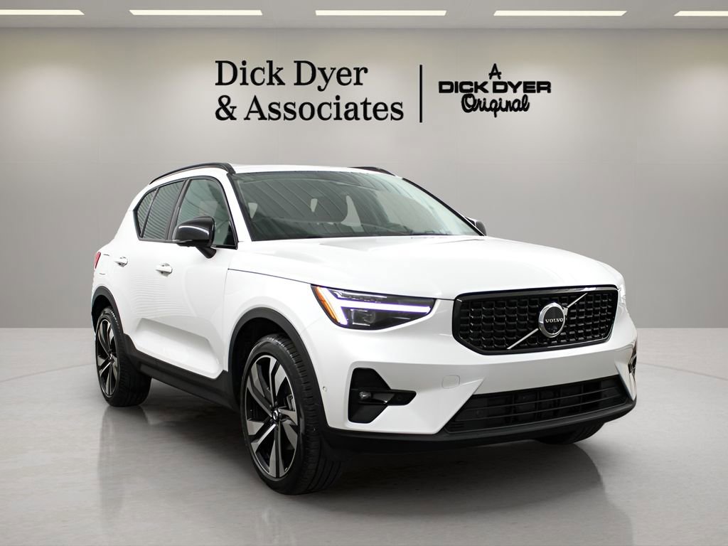 Used 2025 Volvo XC40 B5 Ultra AWD/4WD image 8
