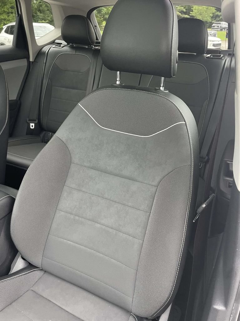 Certified 2023 Volkswagen Taos SE FWD image 18