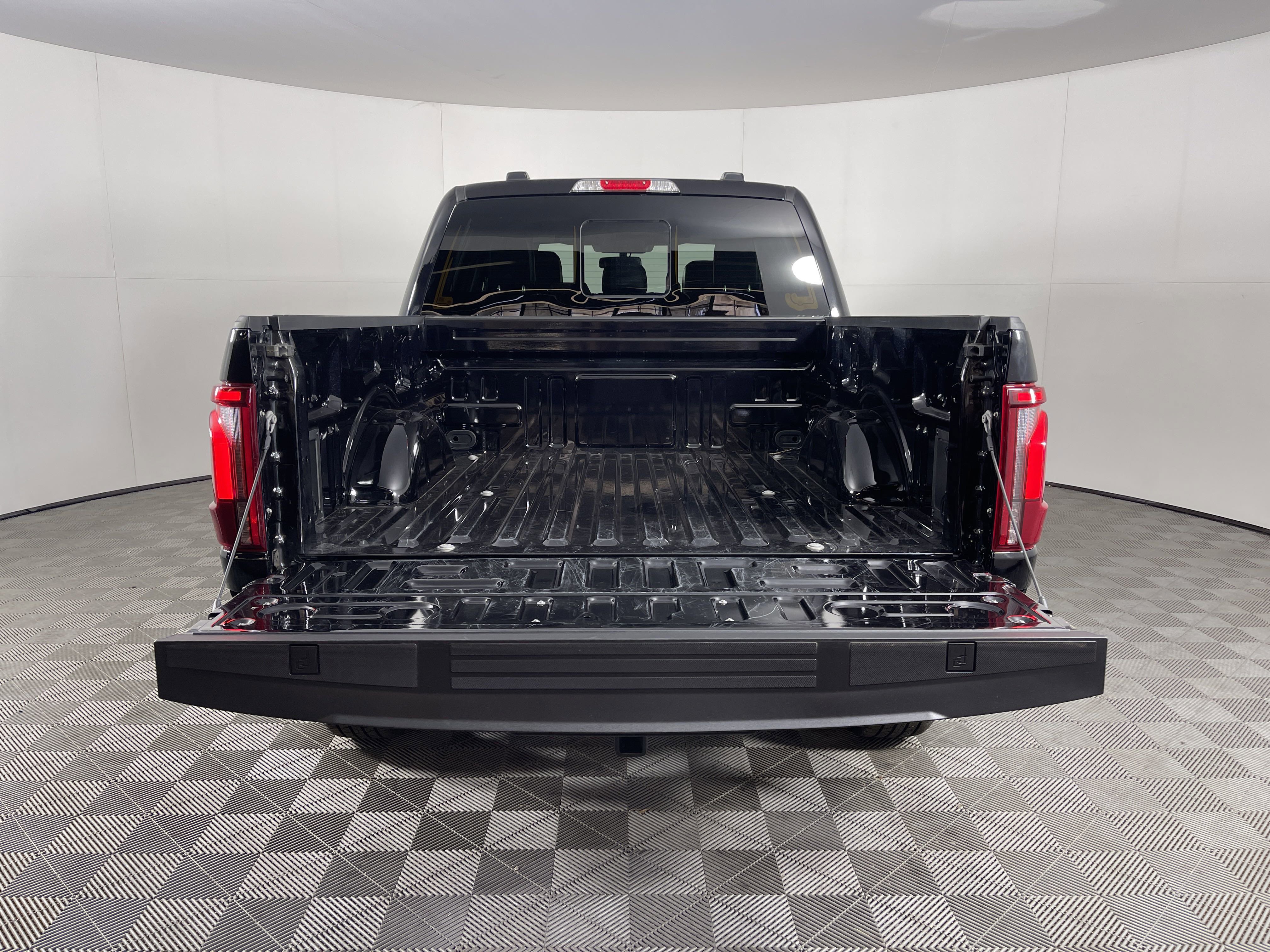 Used 2024 Ford F150 Lariat w/ Tow/Haul Package image 8