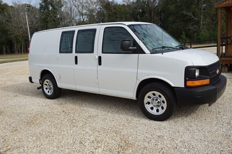 Used 2010 Chevrolet Express 1500 RWD image 16