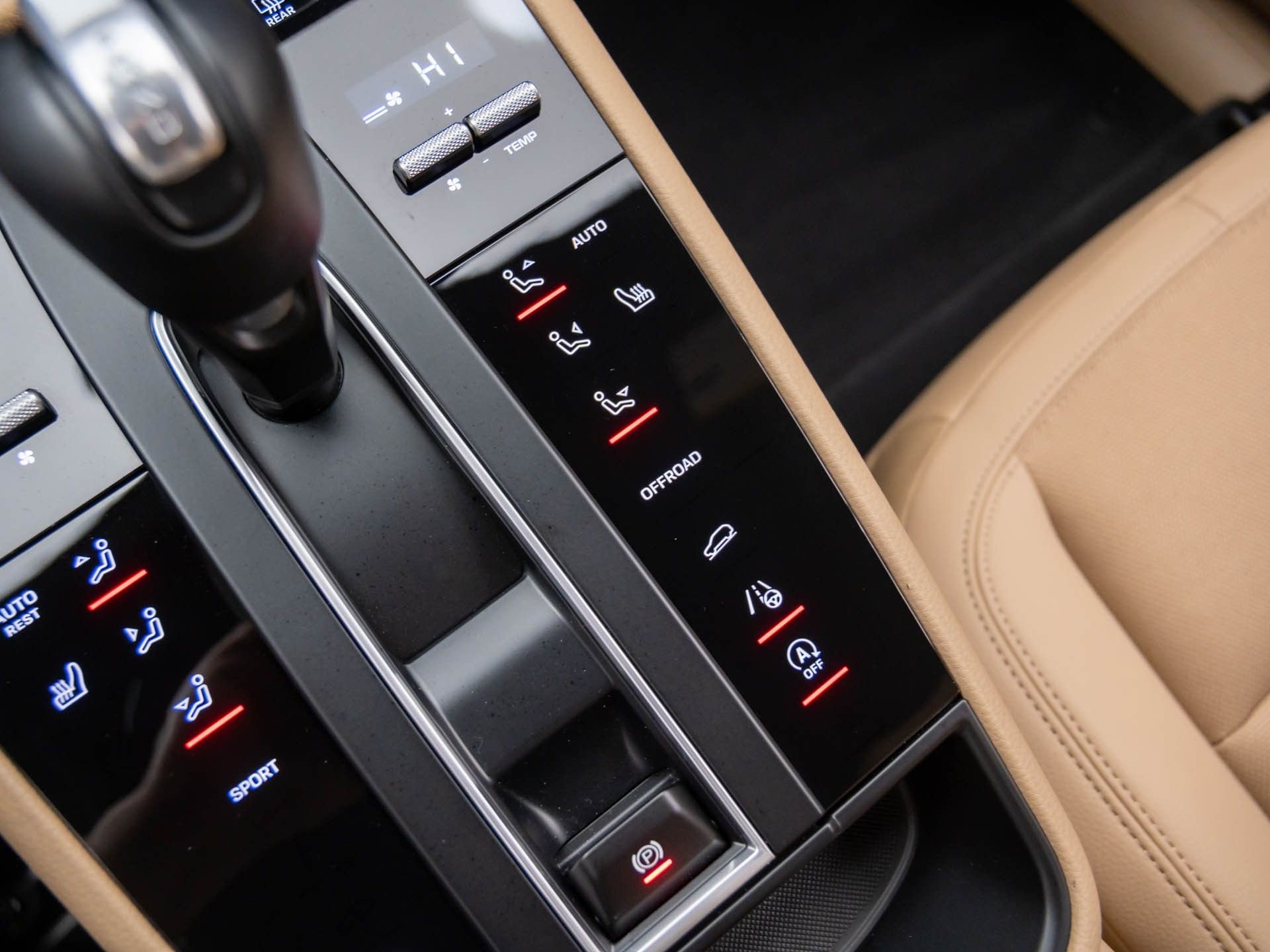 Certified 2025 Porsche Macan image 22