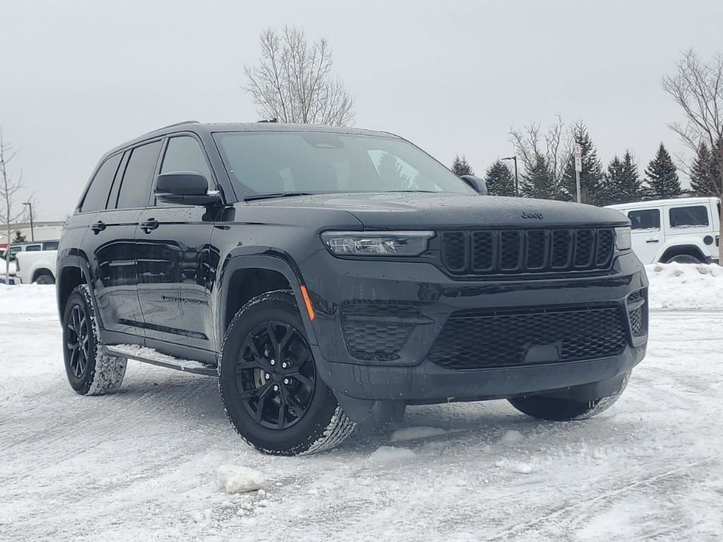 Used 2025 Jeep Grand Cherokee Altitude image 37
