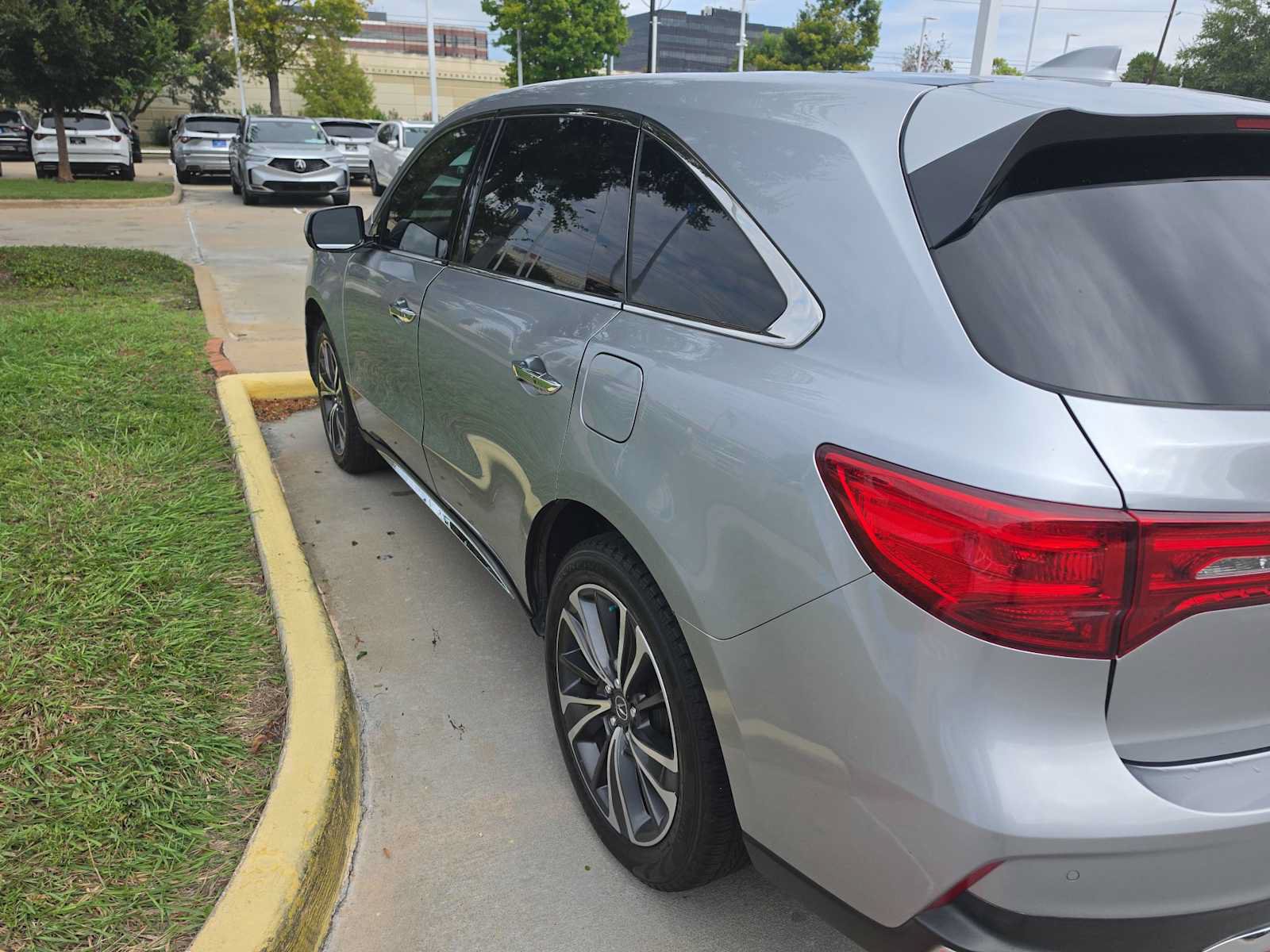 Used 2020 Acura MDX w/ Technology Package FWD image 6