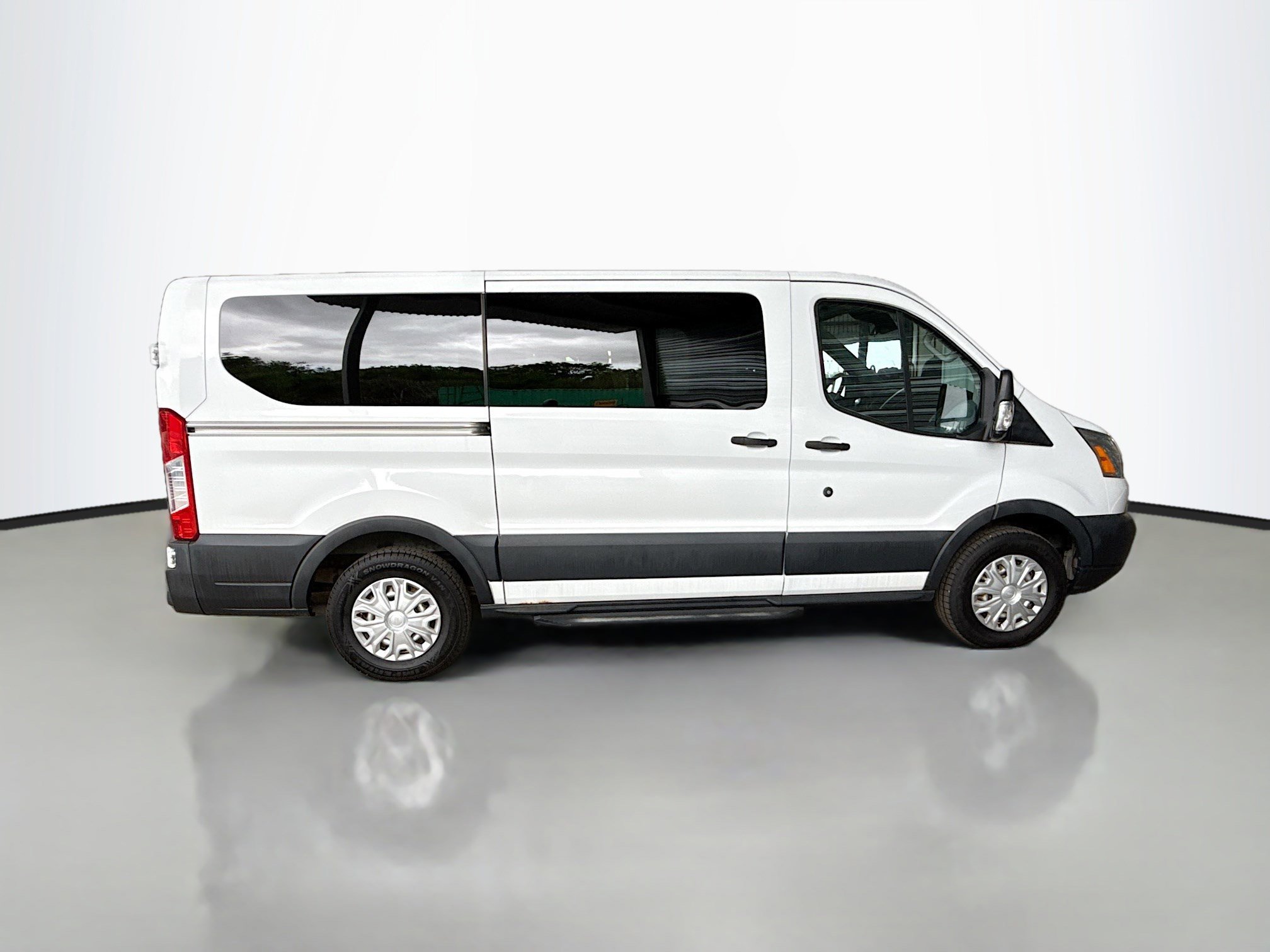 Used 2015 Ford Transit 150 XLT image 11