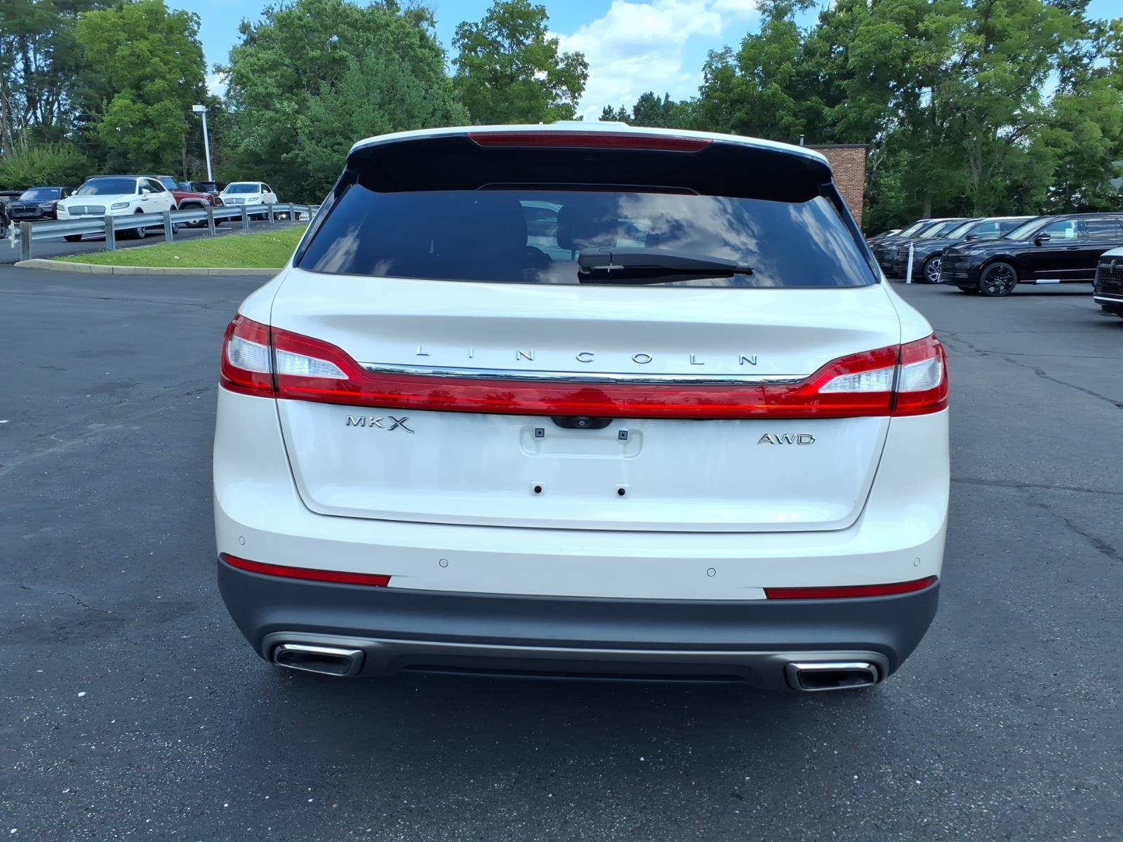 Used 2017 Lincoln MKX Reserve w/ Driver Assistance Package AWD/4WD image 6