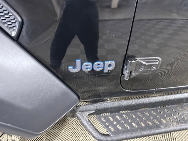 Used 2023 Jeep Wrangler Unlimited w/ Sun & Screen Package image 10