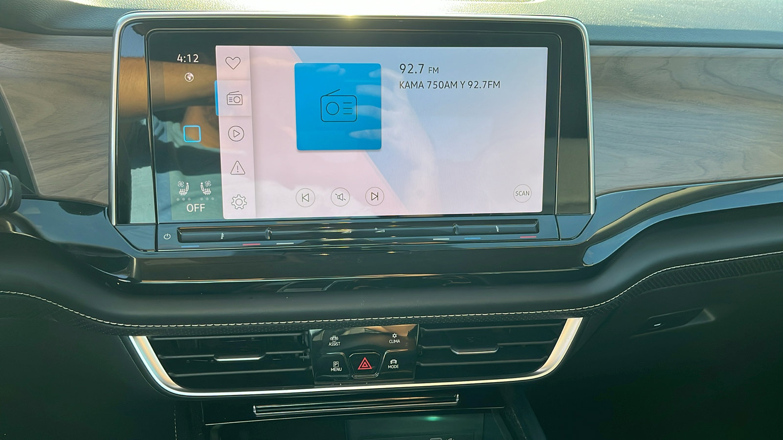 Used 2024 Volkswagen Atlas SE image 20