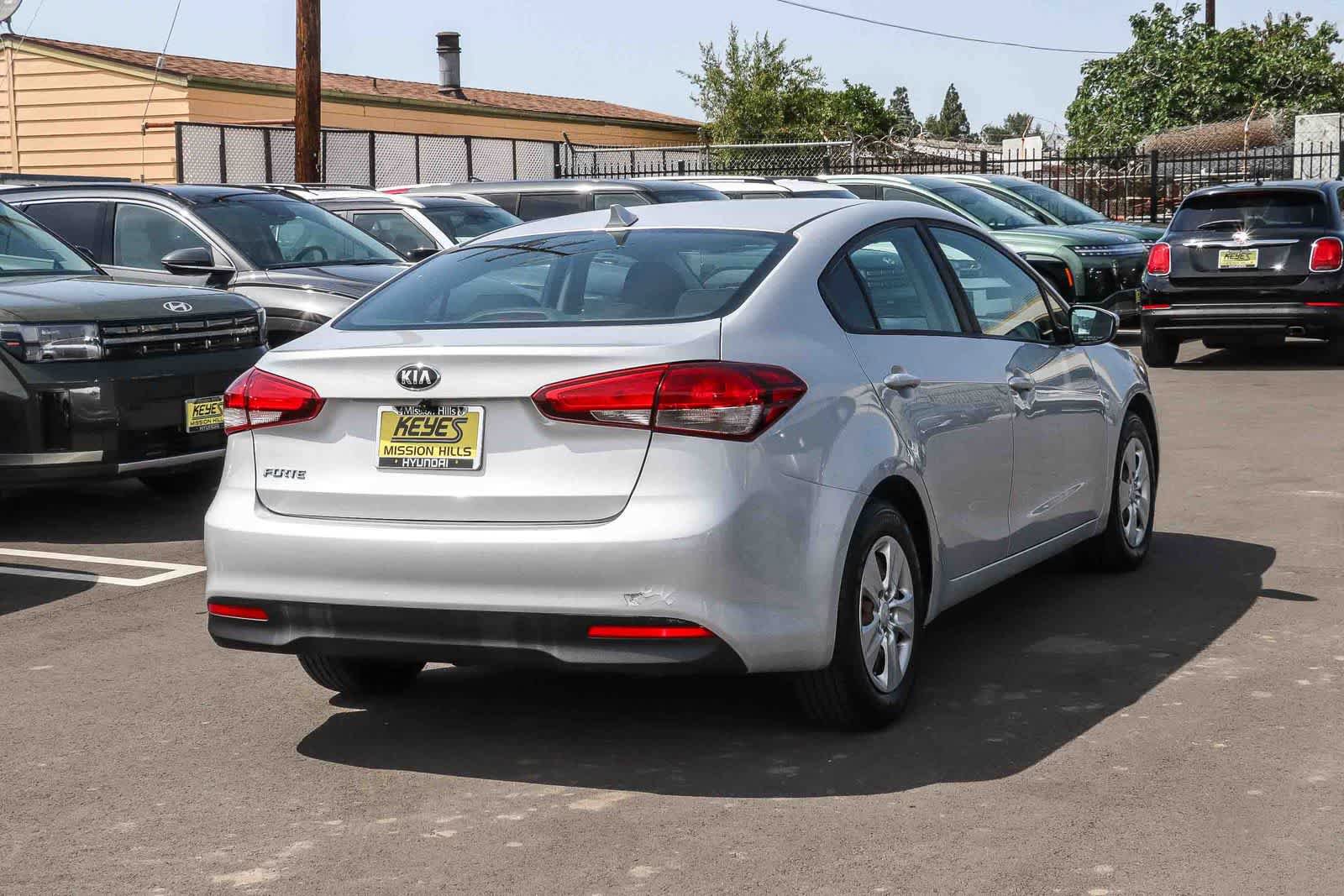 Used 2017 Kia Forte LX image 4