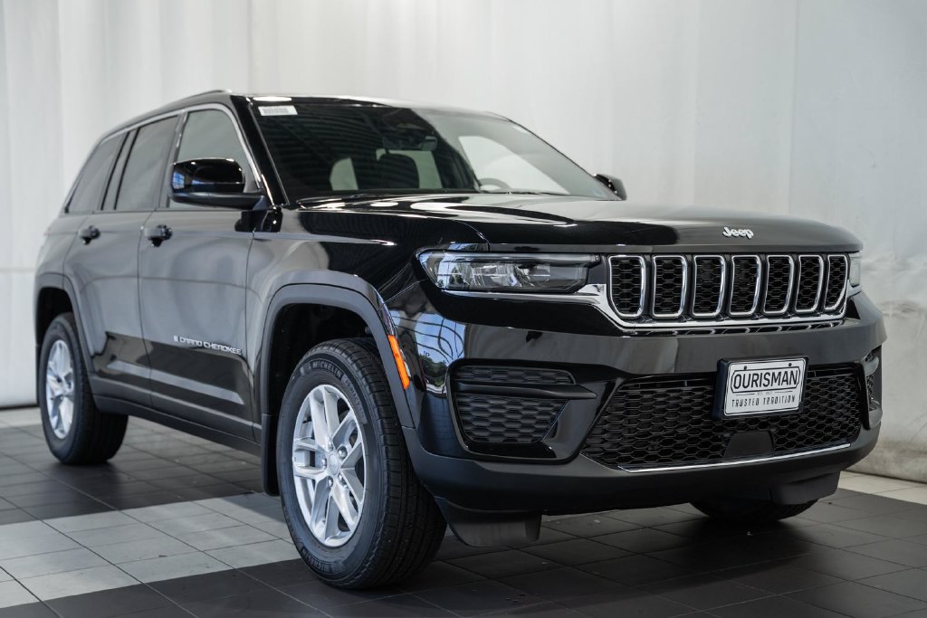 New 2026 Jeep Grand Cherokee Laredo X AWD/4WD image 1