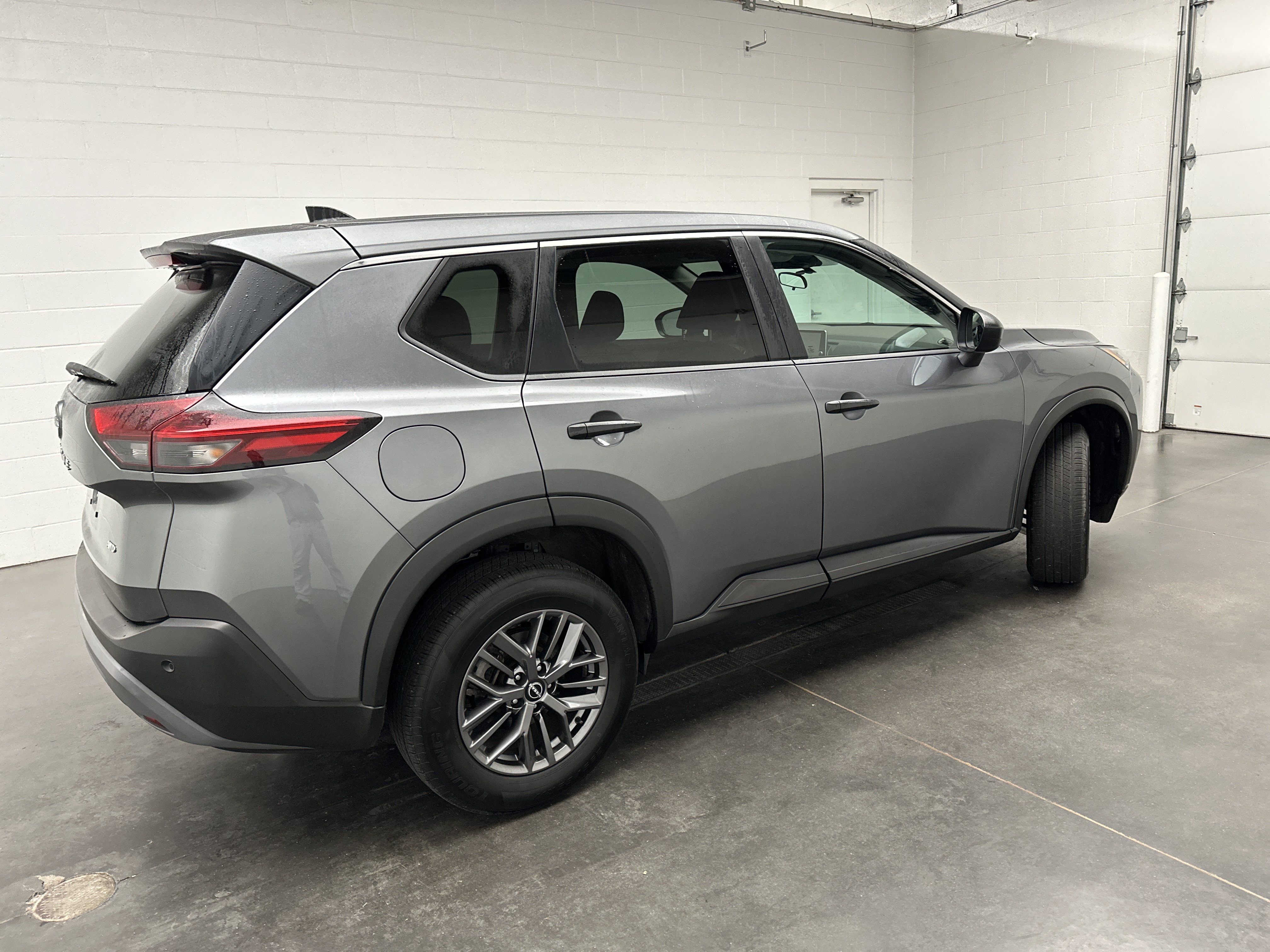 Used 2023 Nissan Rogue S AWD/4WD image 9