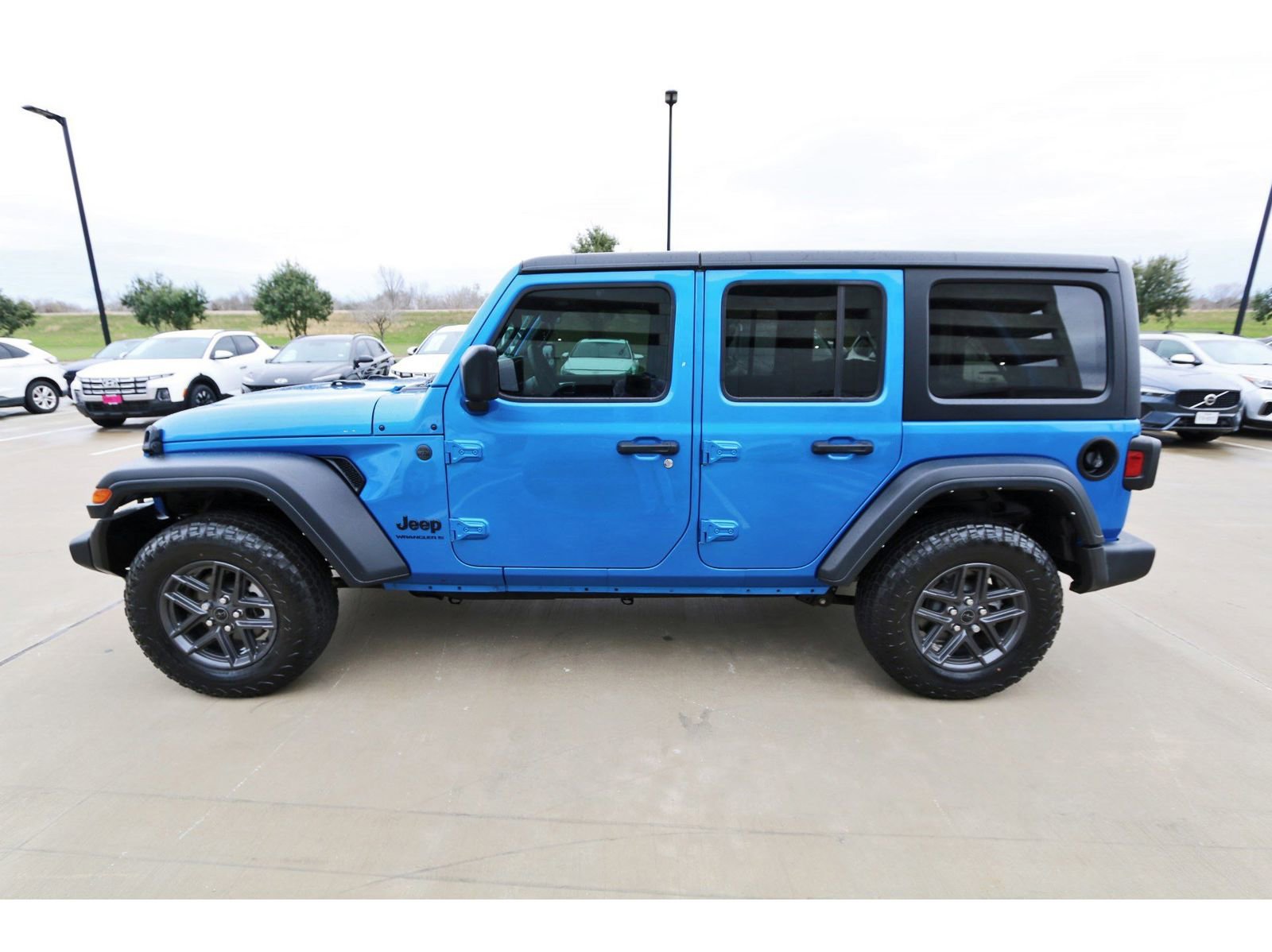 Used 2024 Jeep Wrangler Sport S image 5