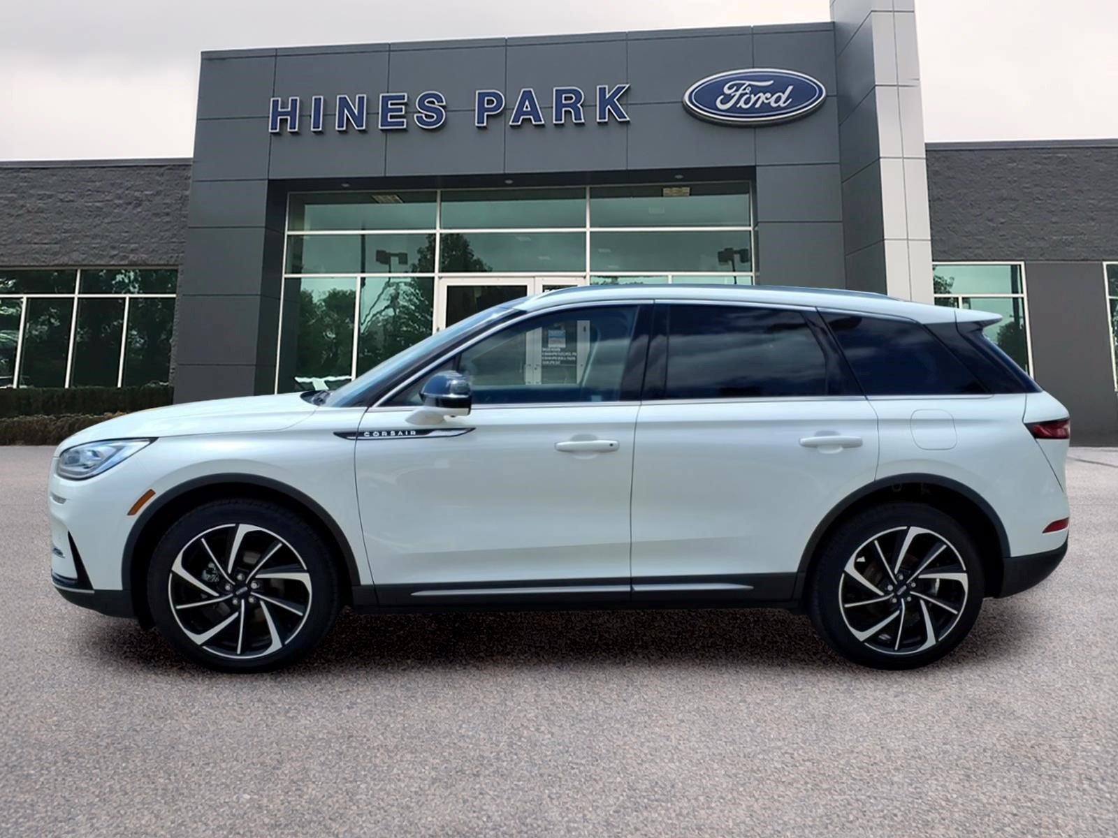 Used 2023 Lincoln Corsair Reserve w/ Equipment Group 201A AWD/4WD image 4