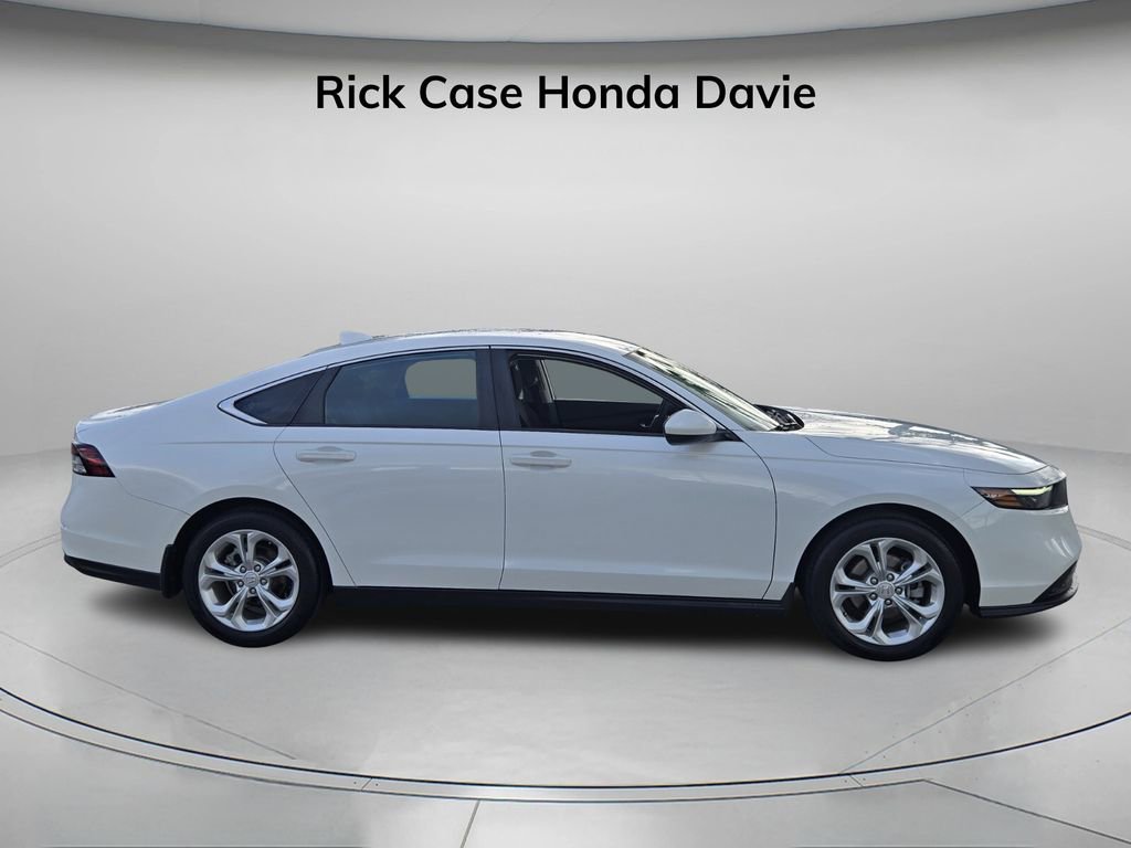Certified 2023 Honda Accord LX image 3