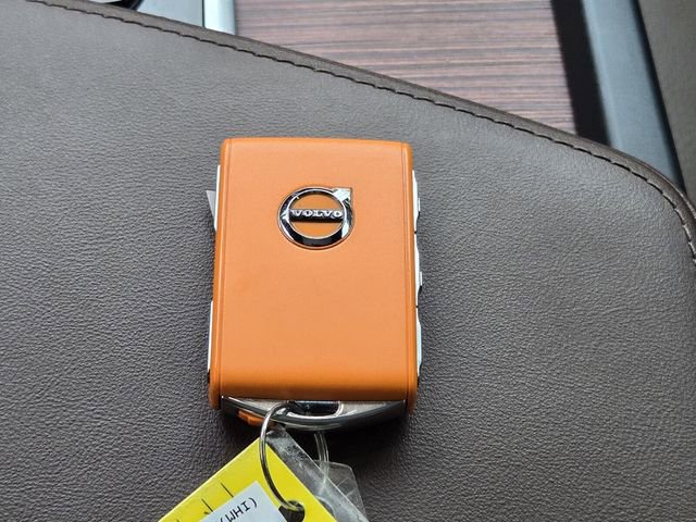 Used 2024 Volvo XC60 T8 Plus image 22