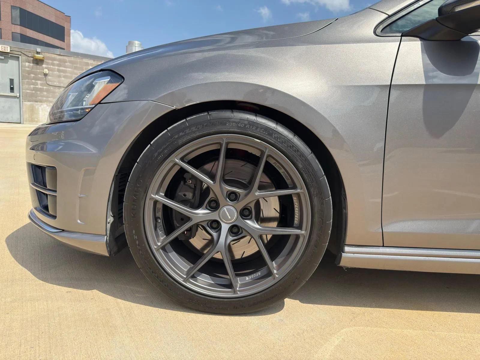 Used 2015 Volkswagen Golf R 4-Door image 41