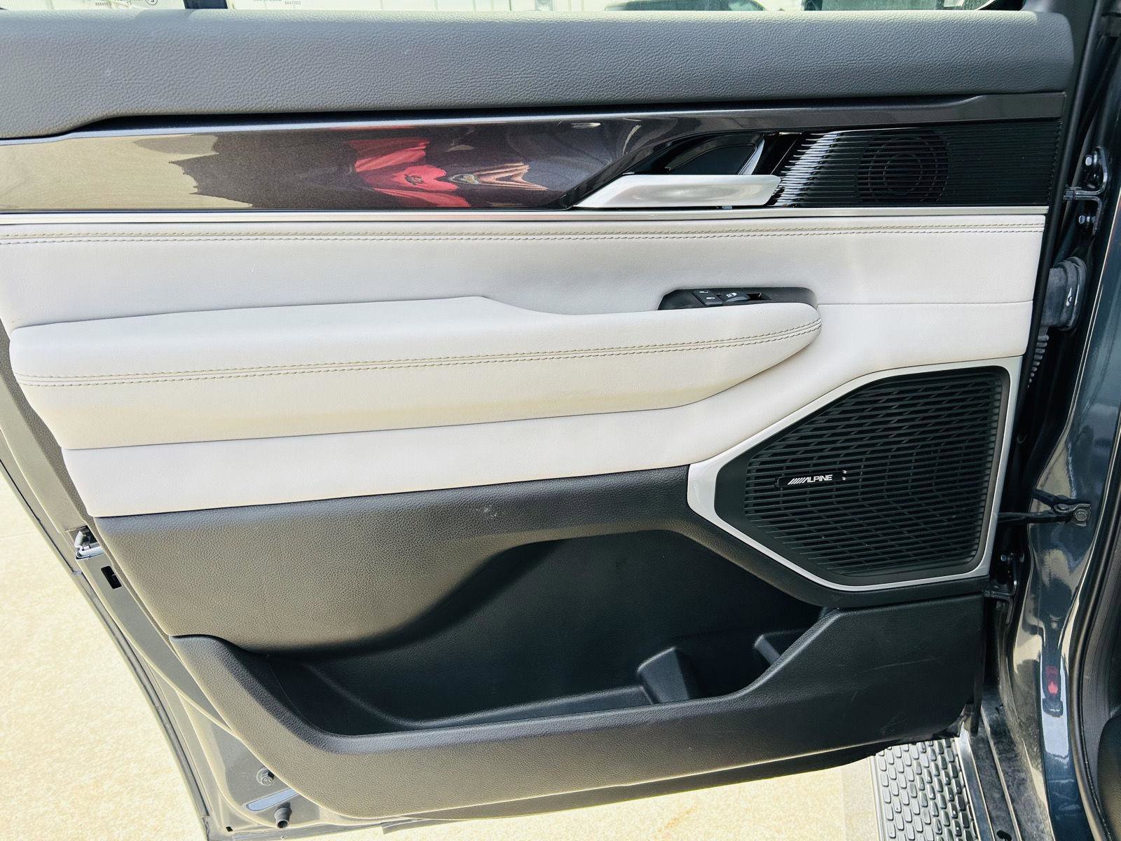 Used 2024 Jeep Wagoneer L 4WD w/ HD Trailer Tow Package image 28